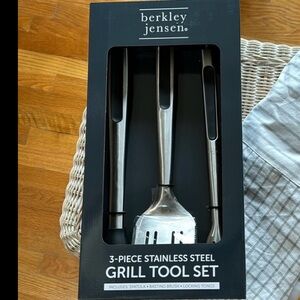 NIB Berkley Jensen 3-piece Grill tool Set